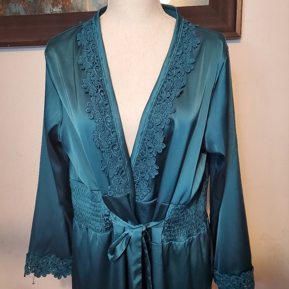 Victoria's Secret Satin Robe with  Embroidery - Picture 9 of 9